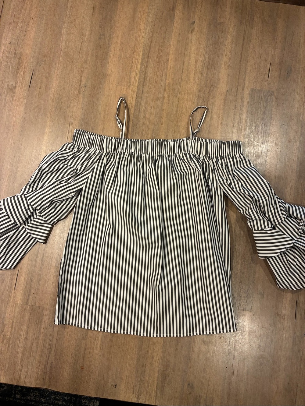 BCX Deep gray & White Striped Off-Shoulder Tie-Sleeve Blouse juniors Sz medium